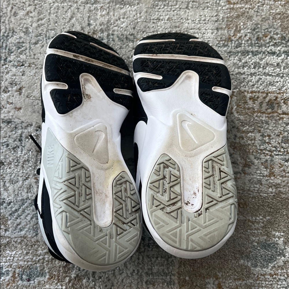 ‼️ Nike Black and White Athletic Shoes ‼️ - Picture 4 of 4